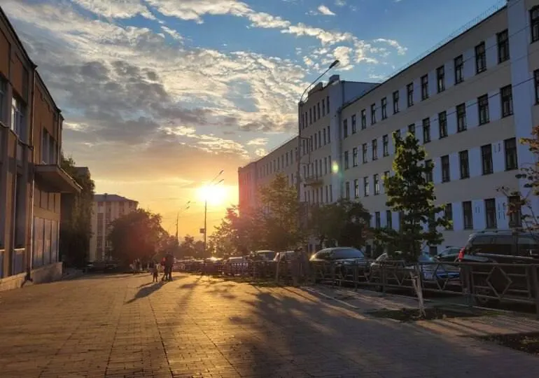 В связи с проведением мероприятий ко Дню Победы в центре Самары завтра с 08:00 до 23:00 вводится запрет на розничную продажу алкогольной продукции; ограничение не распространяется на заведения общественного питания.
