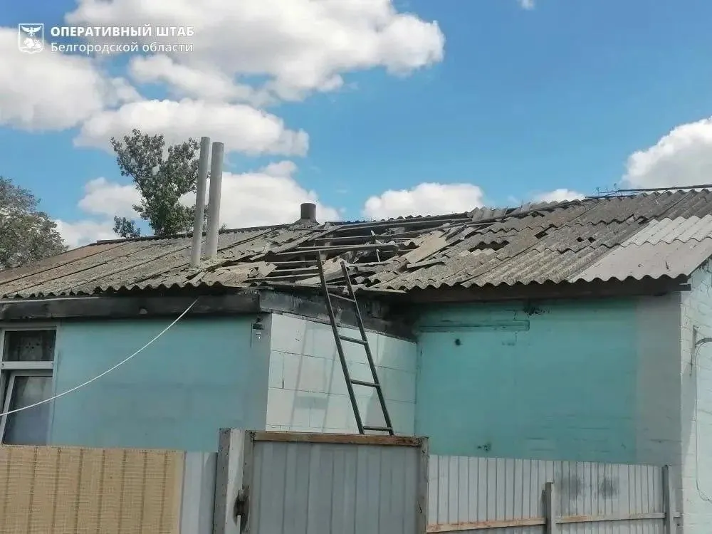 По ночным налётам беспилотников пострадали три региона: горят поезда и жилые дома, проводится эвакуация, сведения о пострадавших уточняются.