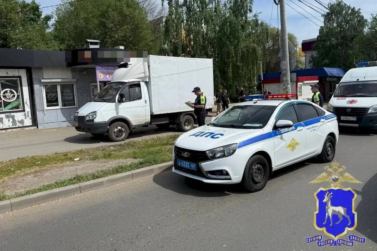 На улице Ташкентская в Самаре Газель наехала на 84‑летнюю пенсионерку — женщина погибла на месте происшествия.