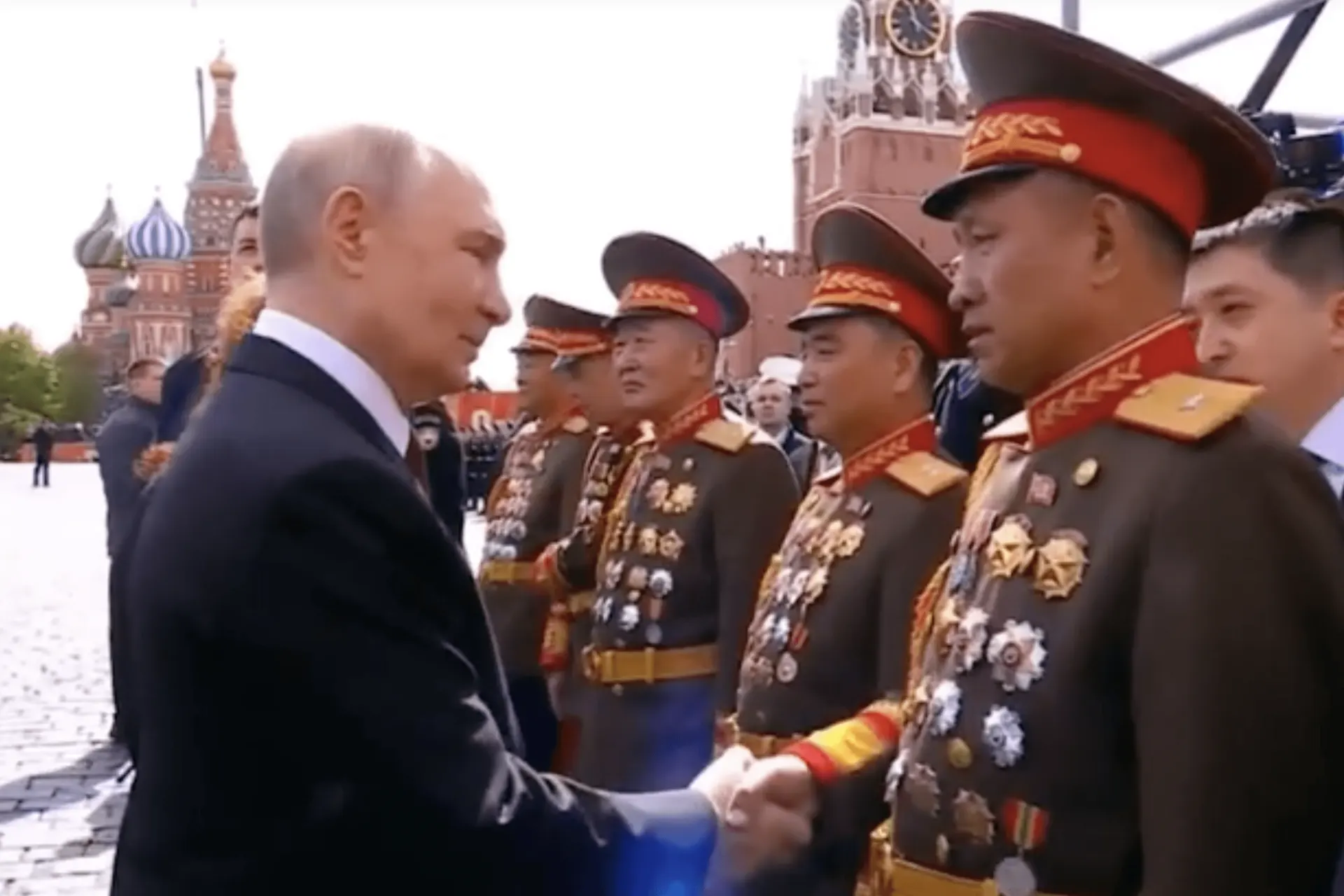 В декабре 2025 года в закрытой церемонии президент России вручил государственные награды северокорейским военным, участвовавшим в операциях в Курской области. Подтверждением стали фотографии и медали, выставленные в пхеньянском мемориальном музее.