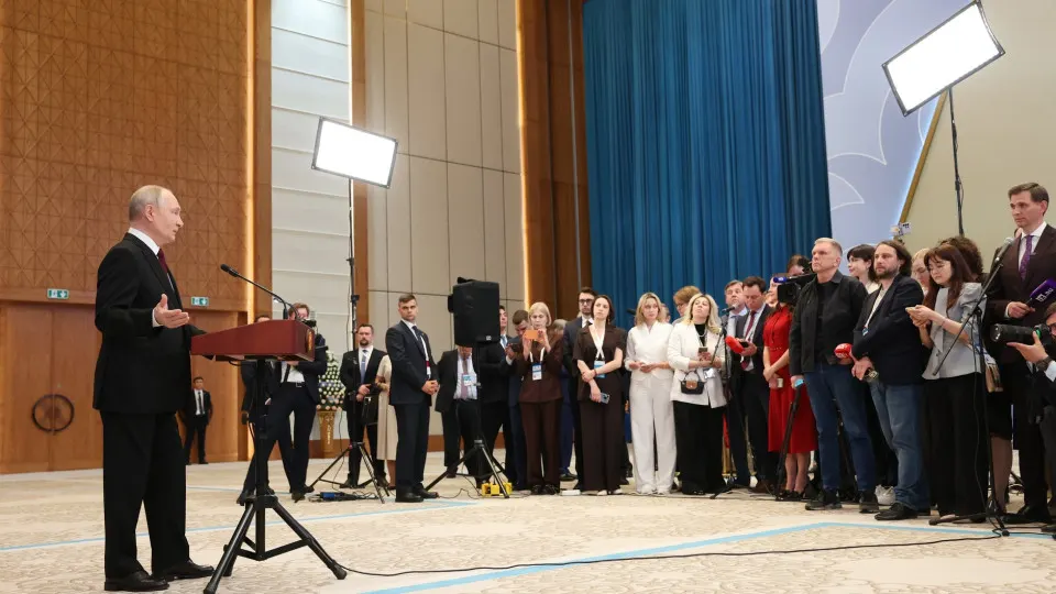 На пресс-конференции по итогам саммита ЕАЭС президент заявил о возможных последствиях евроинтеграции Армении и пообещал, что Россия даст жесткий ответ на любые попытки ударов по Калининградской области.