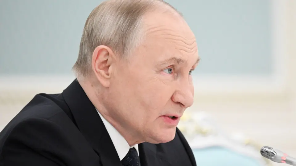 Замминистра науки заявил о планах довести число иностранных студентов до 500 тысяч к 2030‑му; одновременно расследования фиксируют масштабную вербовку иностранцев в вооружённые формирования России и давление на студентов при наборе в военные контракты.