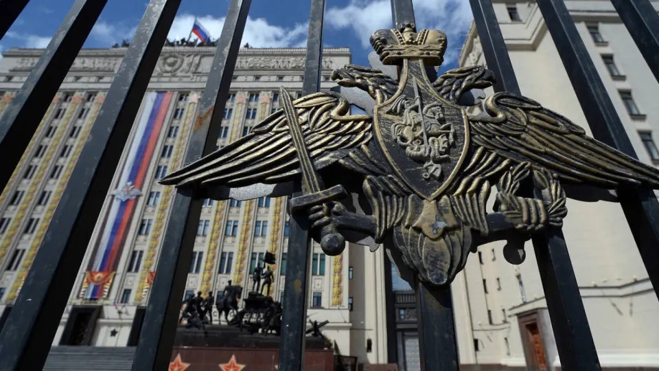 В проекте приказа предлагается передавать Минобороны акции, землю, технику и оборудование национализированных компаний строительного профиля, чтобы оперативно задействовать мощности для выполнения гособоронзаказа.