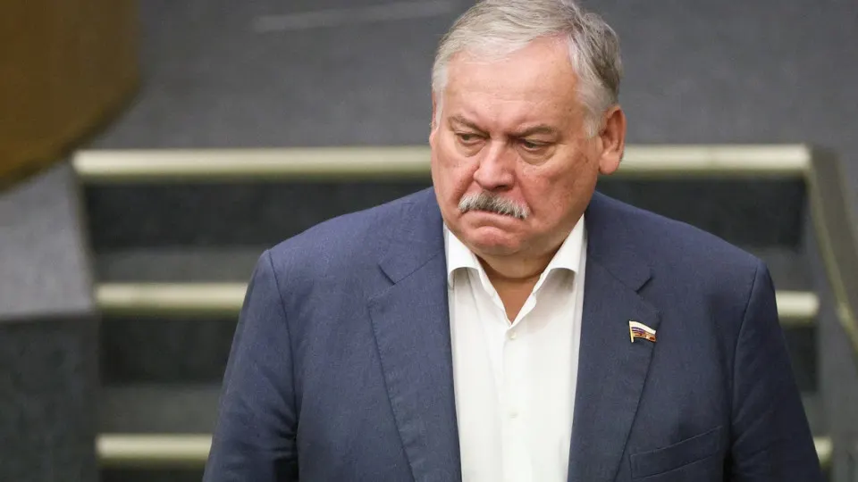 Первый зампред комитета Госдумы Константин Затулин заявил, что Латвия и Эстония не выполнили обещаний о равных условиях для русскоязычных жителей, ввели статус «неграждан» и создали для них системные трудности; эти заявления прозвучали на фоне обсуждения в Госдуме законопроекта о праве президента применять войска за рубежом для защиты россиян.