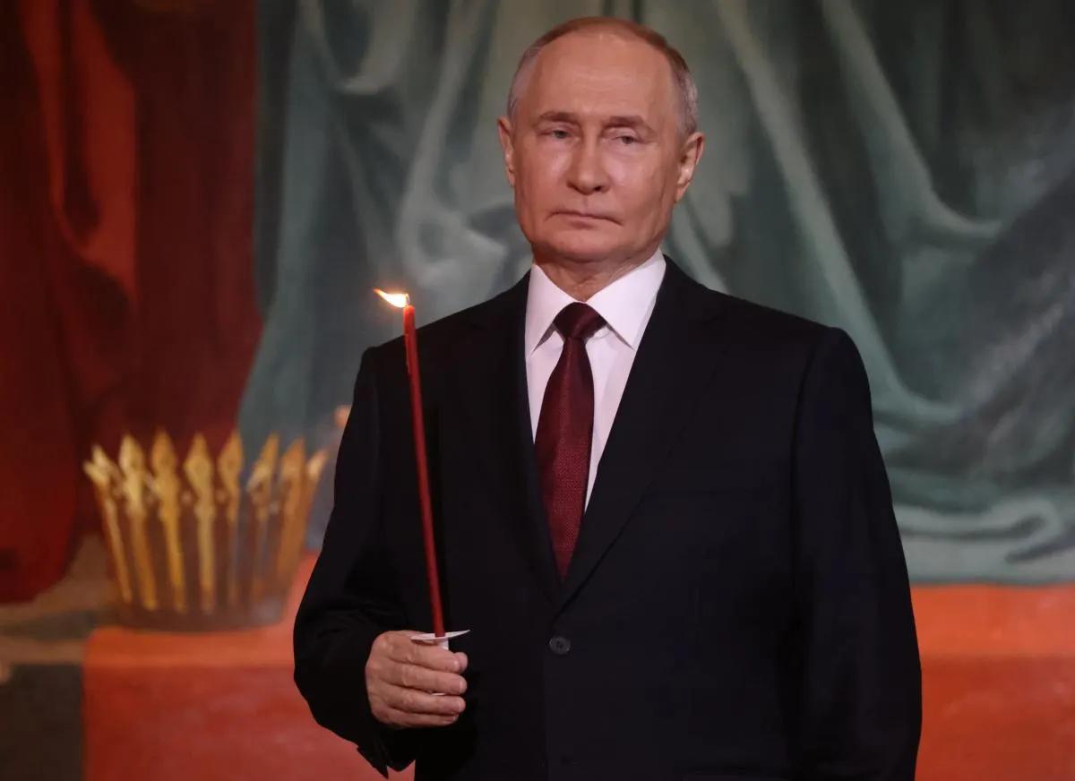 Аналитики называют несколько факторов — масштабные атаки, внутренние волнения и потеря международной поддержки — которые могут привести к отстранению российского лидера в ближайшие годы. Рассмотрены варианты от бескровной смены власти до насильственного свержения.