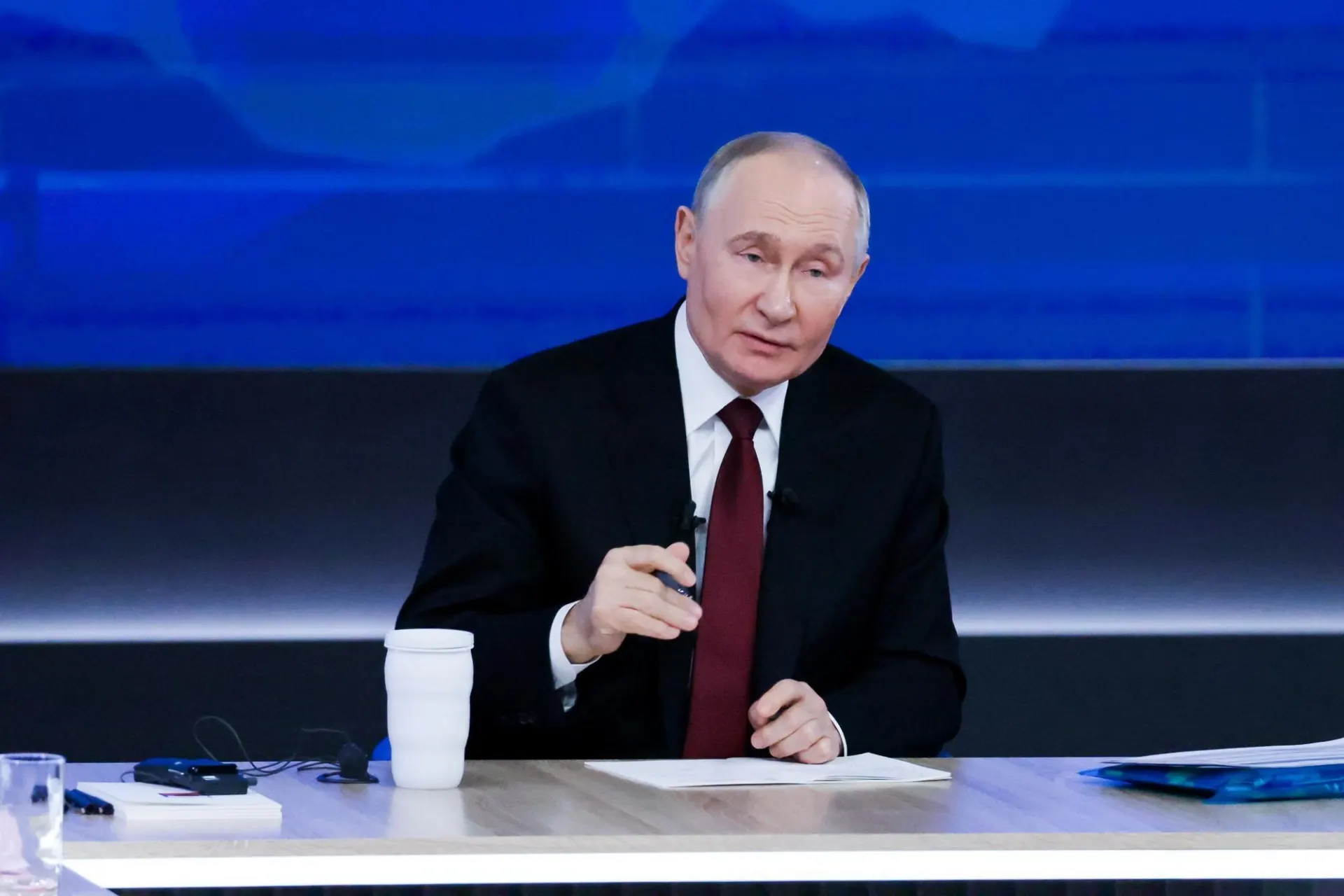 Путин анонсировал планы по увеличению численности медработников и расширению сети больниц, подчеркнув необходимость повышать престиж медицинских профессий.