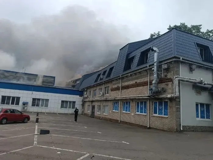 18 июня по столице и Московской области нанесена масштабная атака беспилотников: по данным властей, около 190 аппаратов были сбиты, зафиксированы повреждения на нефтезаводе и в Люберцах, вводились ограничения в аэропортах.