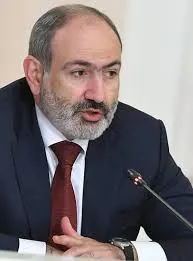 Премьер Армении пообещал компенсировать убытки производителей, столкнувшихся с препятствиями при экспорте в Россию, а также помочь улучшить качество продукции и искать новые рынки сбыта.