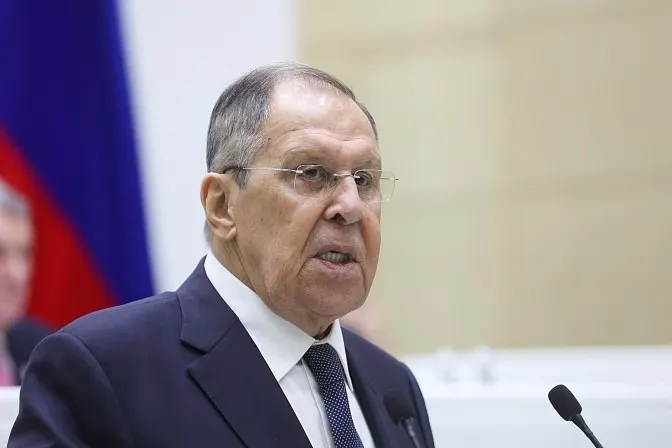 Глава МИД РФ заявил, что нормы ЕАЭС и ЕС взаимоисключающи, поэтому вопрос членства Армении требует оперативного решения — от этого зависят тарифы и фитосанитарные правила.