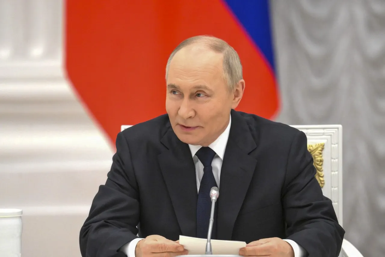 Во время общения с журналистами президент ответил на слова министра иностранных дел Литвы о возможном уничтожении российских ПВО в регионе, заявив, что у России есть все средства, чтобы сдержать и уничтожить тех, кто попытается это сделать.