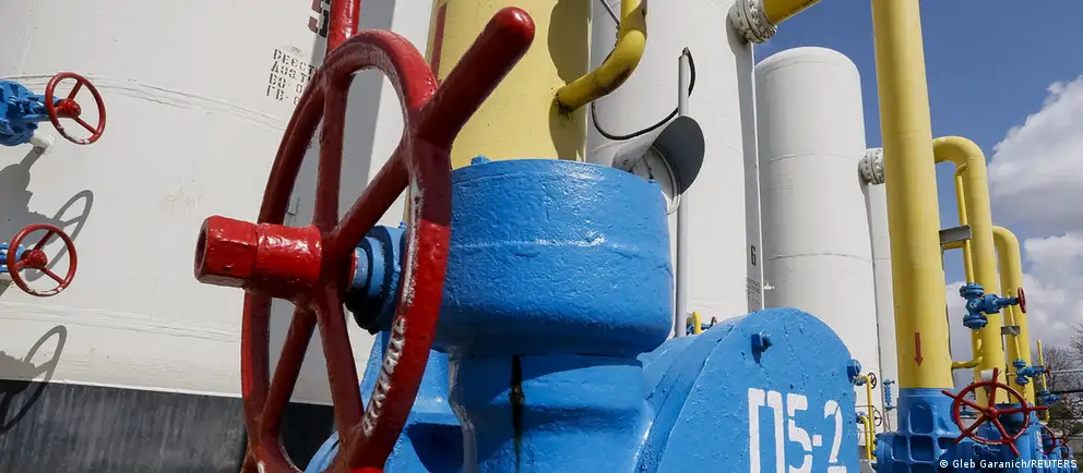 Украина не продлила контракт на транзит российского газа, из‑за чего поставки в Европу через её территорию остановились. Наибольший ущерб почувствовала Молдова; другие страны искали альтернативные маршруты.