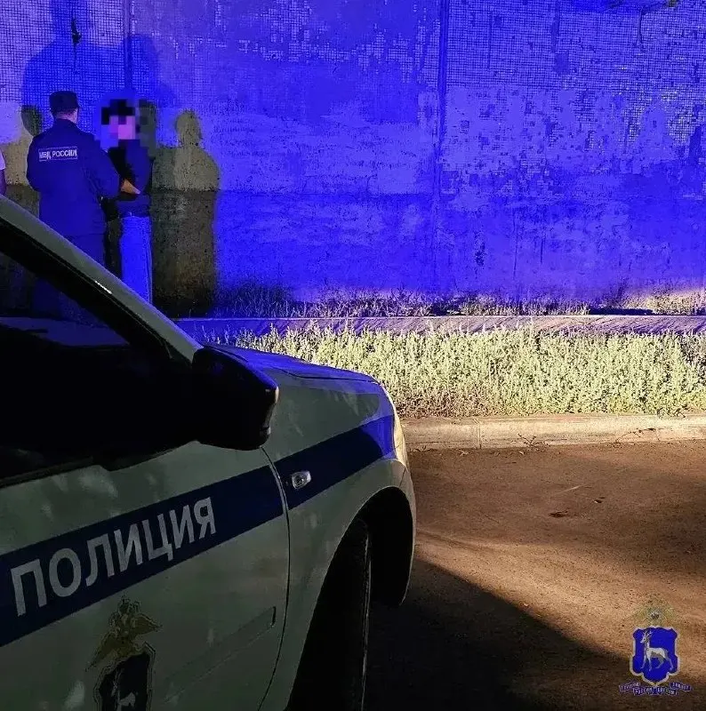 Подростка нашли в подъезде: она переждала до утра, опасаясь реакции родителей.