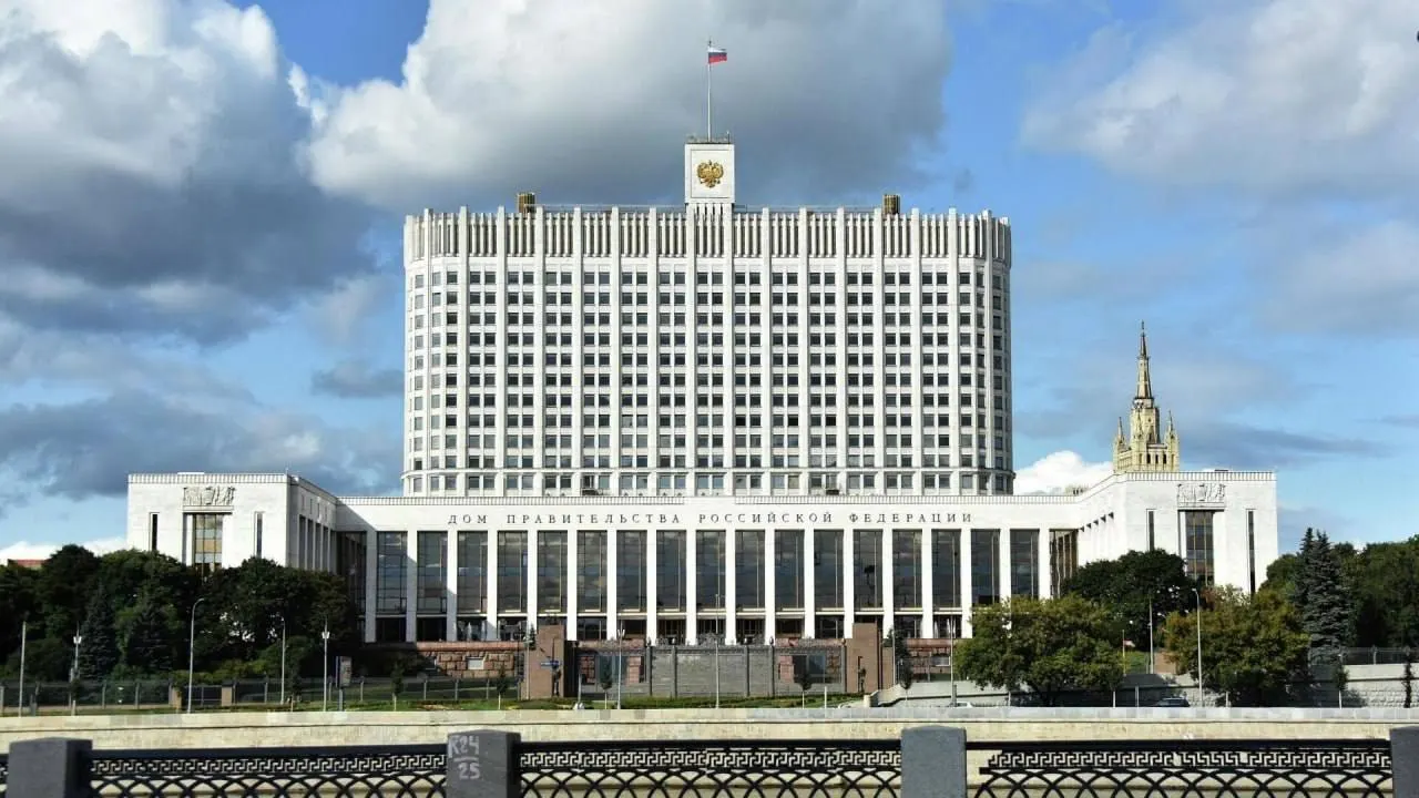 В Госдуму внесён проект о компенсации утильсбора для семей с тремя и более детьми, но в правительстве сочли инициативу непроработанной и опасной для бюджета.