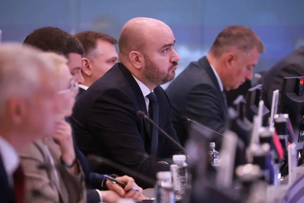 Вячеслав Федорищев принял участие в совещании под руководством вице‑премьера Александра Новака — речь шла о поставках бензина и дизеля, мерах по стабилизации рынка и взаимодействии федерального центра, регионов и поставщиков.