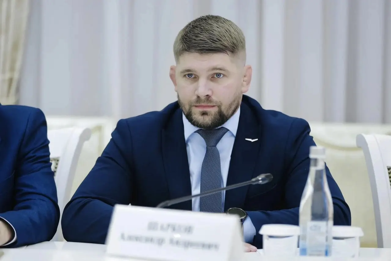 Александр Шарков назначен главой ведомства. Ему 29 лет, он участник специальной военной операции. Временно главой Волжского района станет Александр Кузнецов.