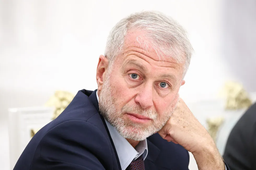По информации нескольких источников, предприниматель посетил Киев в мае и передал предложение о встрече российскому лидеру. Официальных комментариев от сторон нет.