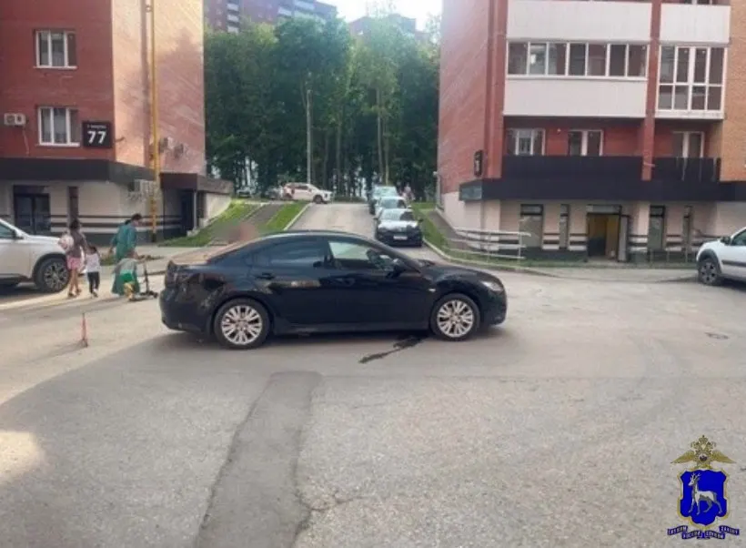 11 июня во дворе 1‑го квартала водитель Mazda 6 не снизил скорость и наехал на переходившего дорогу 9‑летнего ребёнка. Госпитализация не потребовалась — медики назначили лечение на дому.