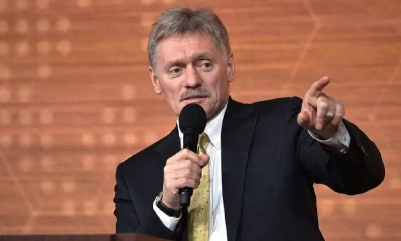 Пресс‑секретарь Кремля заявил, что при соответствующем приказе украинским войскам спецоперация может завершиться быстро. Он также прокомментировал удар по колледжу в Старобельске, контакты с США и готовность России к переговорам.