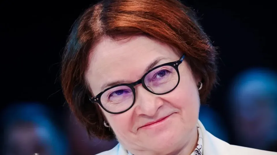 Отсутствие главы Центробанка вызвало шквал слухов на фоне призывов к снижению ключевой ставки и срочных поправок в бюджет, которые усиливают финансирование войны и подрывают прозрачность расходов — это создает серьёзные риски для экономики.