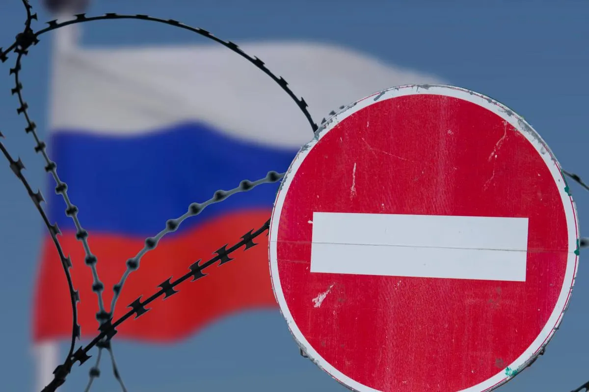 ЕС планирует ввести ограничения в отношении более 1 600 компаний, которые, по оценкам, помогают России в войне против Украины. Пакет требует единогласного одобрения стран-членов и нацелен на отдельные компании; окончательное решение ожидают к осени. Также рассматриваются дополнительные меры по деанонимизации депортаций детей и законодательные инициативы в США.