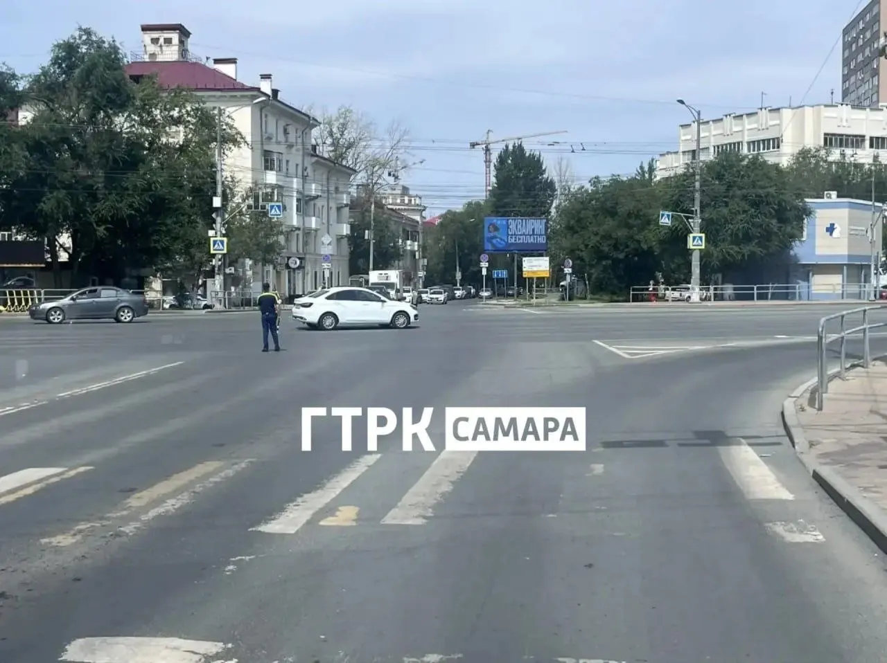 На пересечении Московского шоссе и улицы Советской Армии в Самаре временно не работает светофор. Движение регулируют инспекторы ГИБДД — по возможности объезжайте этот участок.