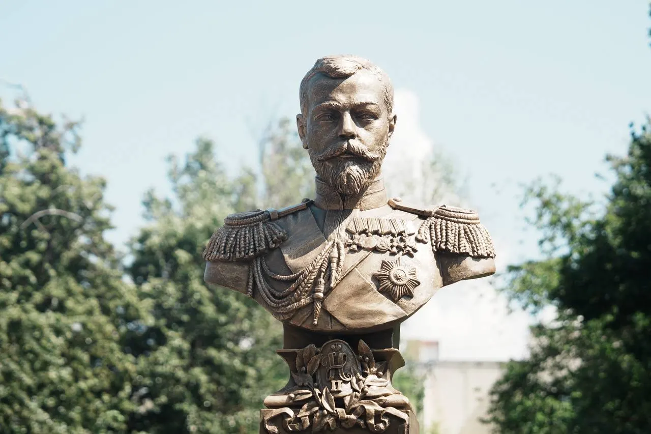 Бюст императора установили в День Петра и Павла — в год, когда исполнилось 122 года со времени его визита в город.