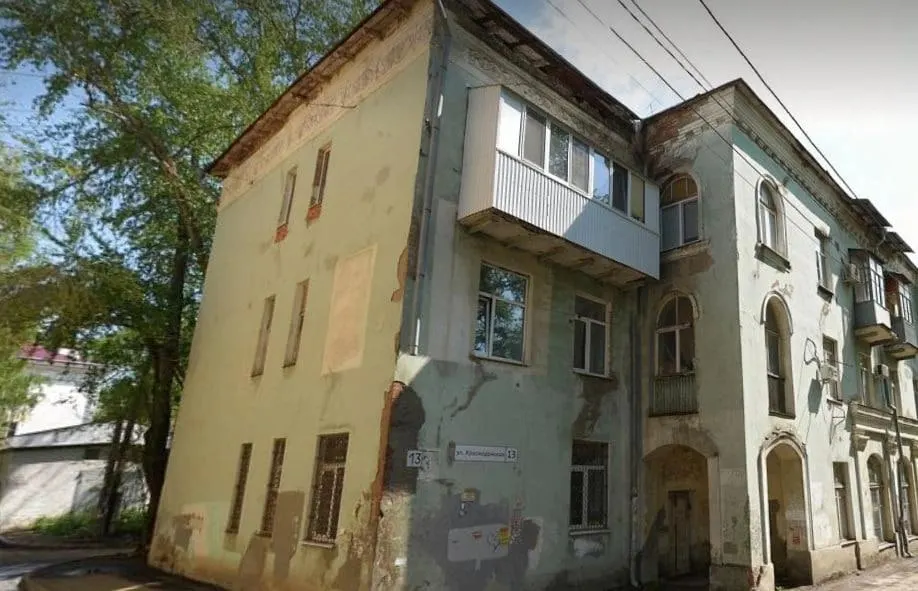 Летом на арке дома №13 по Краснодонской, у библиотеки 1952 года постройки, совместно с волонтёрами и художниками оформят мозаику. Автор проекта — Иван Ключников; первые встречи с жителями начнутся 13 июля.