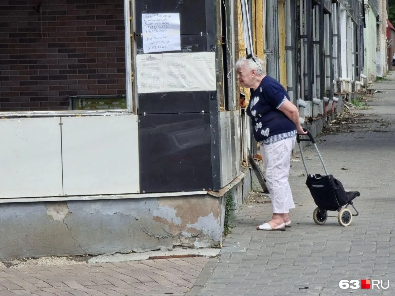 С 2 июля на месте бывшего стадиона «Буревестник» демонтируют торговые павильоны: за несколько дней исчезла большая часть киосков, в том числе популярное кафе.