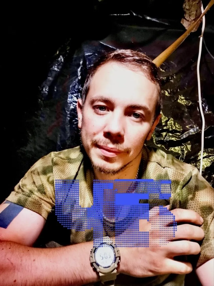 Отец обвиняет военные и чиновников: сына без уведомления похоронили в Балтийске, а закон фактически отдал права на тело «жене», лишив родителей возможности проститься.