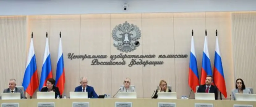 ЦИК единогласно подтвердил списки КПРФ и уполномоченных представителей: изначально в партии заявили 336 кандидатов, затем сняли троих; КПРФ закрывает все 225 одномандатных округов.