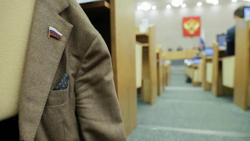 Правительство поддержало инициативу, отменяющую наказания за отсутствие или несвоевременную подачу деклараций региональными парламентариями; документ требует доработки и продолжает недавние изменения в правилах декларирования.