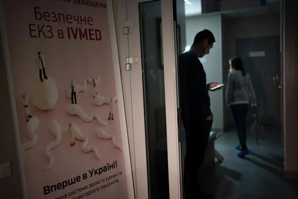 Депутаты приняли поправки в закон о ветеранах: бесплатное экстракорпоральное оплодотворение получат жёны участников боевых действий и вдовы погибших военнослужащих при соблюдении условий, но с рядом исключений.