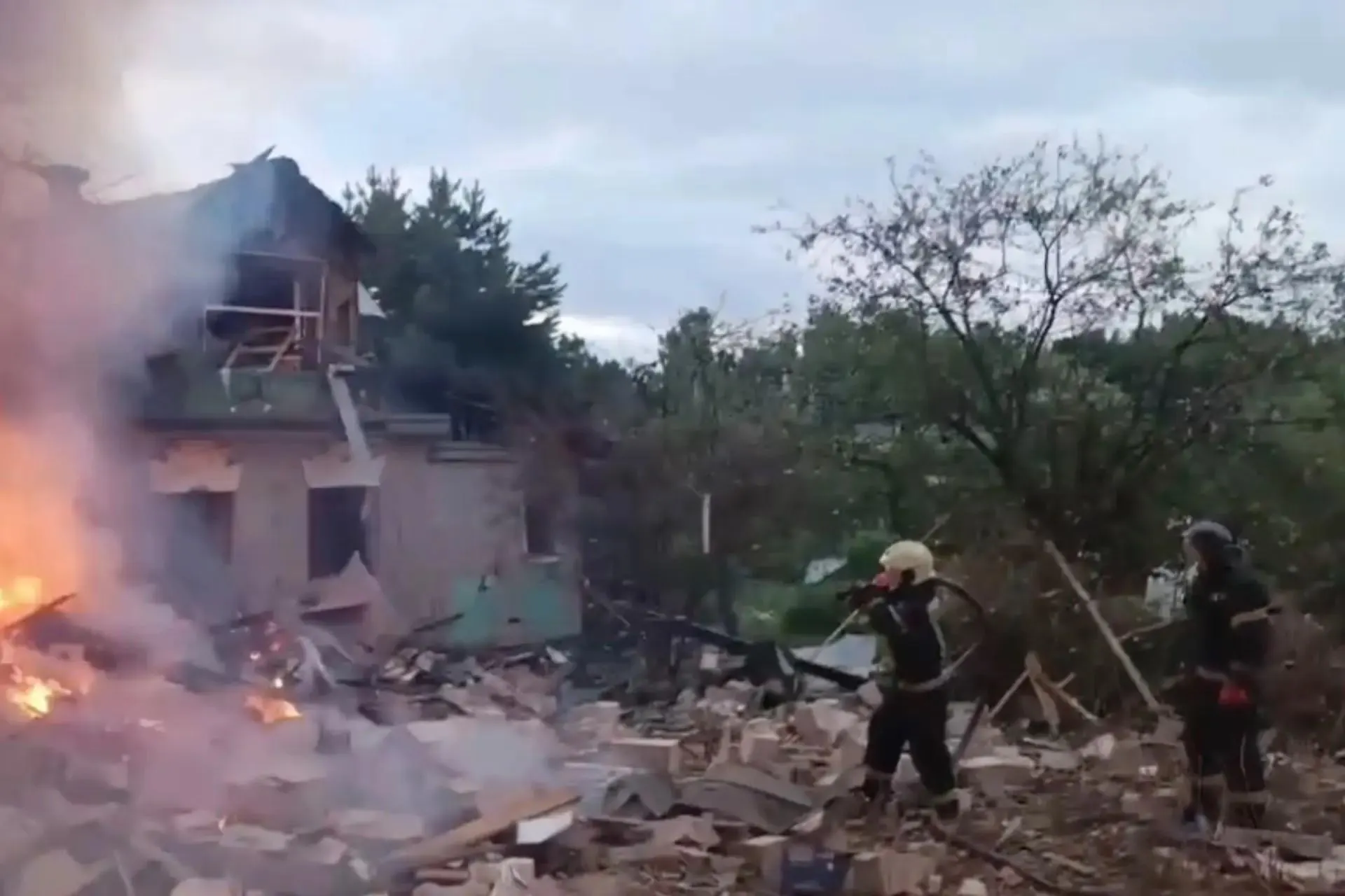 В среднем 61–62 человека в день — такое среднее число погибших и пострадавших за последнюю неделю при массовых атаках по территории страны, сообщает МИД.