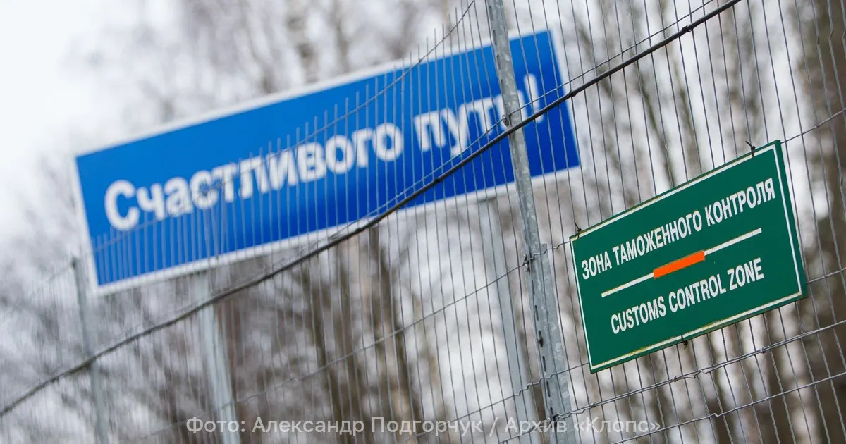 Дипломатов и членов их семей обязали покинуть Россию в течение 72 часов. Официальных подробностей пока не приводят.