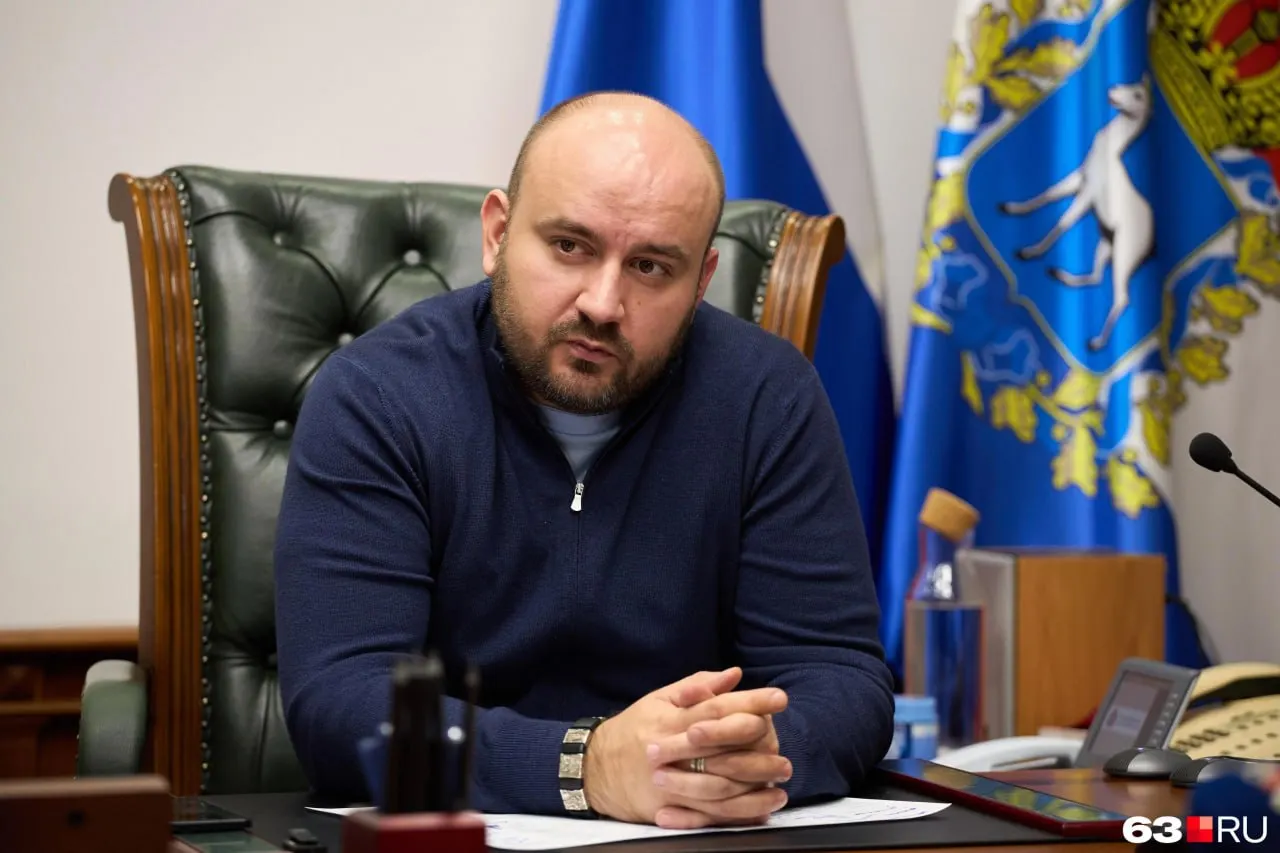 Губернатор заявил, что топливная ситуация выравнивается и попросил перевести ограничения на продажу топлива в формат временных. Врио министра отметил дополнительные поставки от крупных компаний и с уфимских заводов.