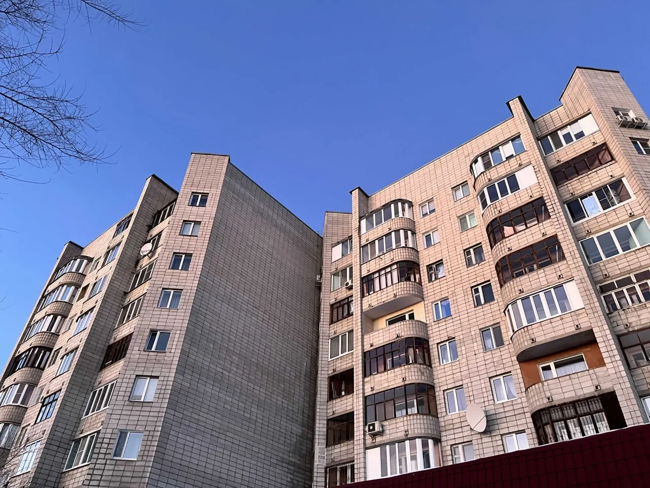 К концу июня средний дисконт на вторичном рынке в Омске достиг 5,5% — выше были только Самара и Краснодар. В среднем по России скидки снизились до 4,9% на фоне оживления спроса и роста ипотеки.