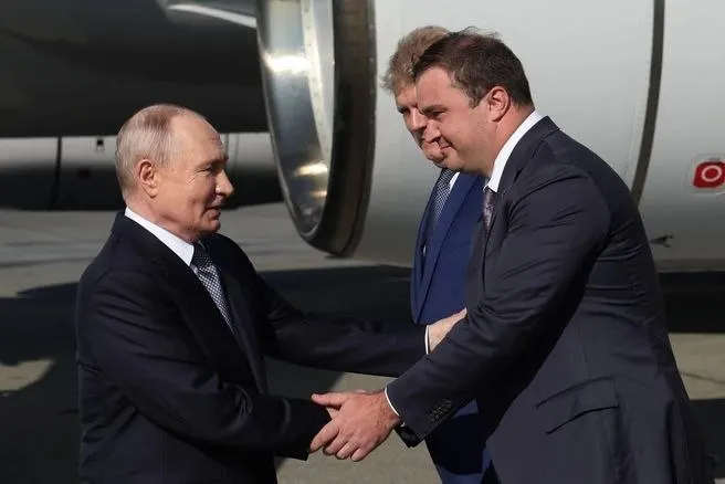 На рабочей встрече 25 июля обсудили рост экономики региона, успехи в сельском хозяйстве, инфраструктурные проекты и решение проблем с недостроенным метро и обманутыми дольщиками.
