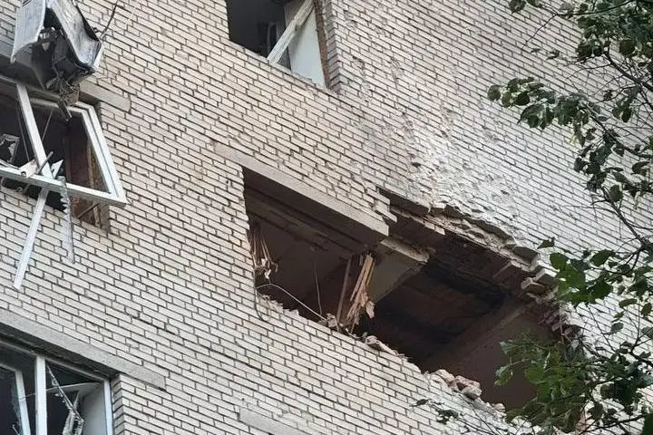 Ночью 13 июля в поселке Пионерский Истринского округа при падении беспилотника загорелись частные дома; власти сообщают о трёх погибших и пяти пострадавших.