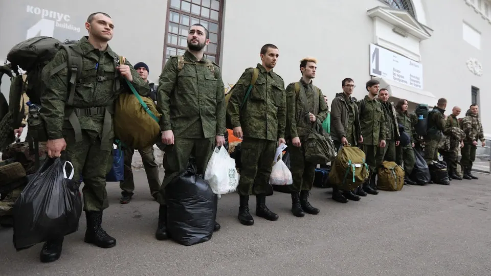 На сайтах вакансий размещено более 2,5 тыс. объявлений по воинскому учёту и мобилизационной подготовке — значительный рост, особенно в Москве. Зарплаты указаны от 15 до 150 тыс. руб.; вакансии появились во многих регионах, в том числе в Самаре.