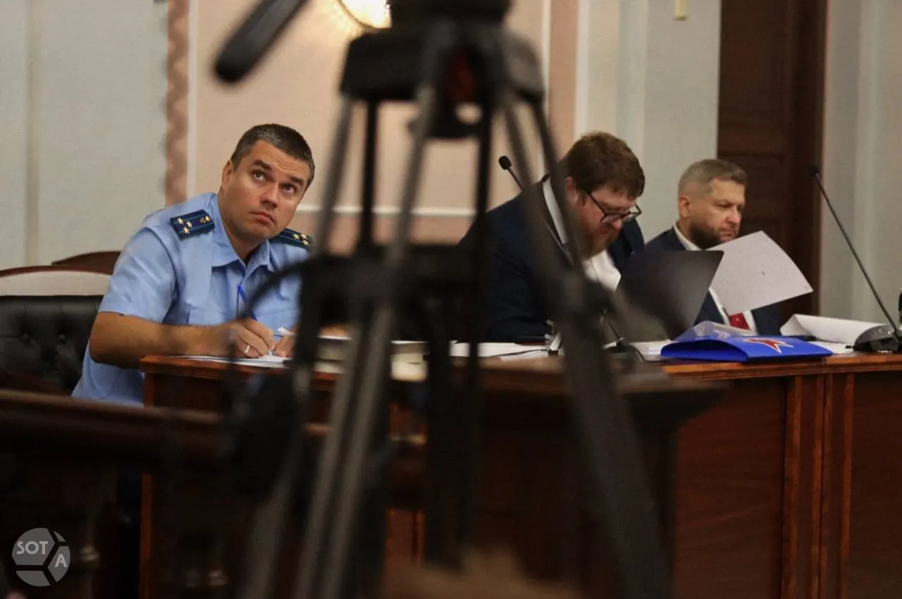 Прокурор сообщил об основаниях для удовлетворения иска о снятии партии Яблоко с выборов по причине нарушений иностранного финансирования.