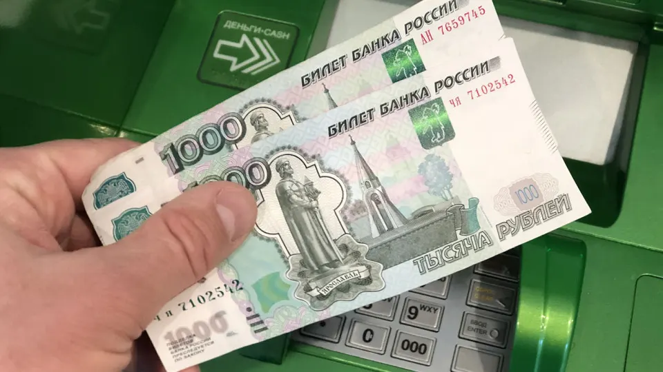 Министерство внутренних дел и банки призывают россиян устанавливать лимиты на снятие наличных и переводы по номеру телефона, чтобы снизить риски хищения средств и рост банковских операций в ночное время.