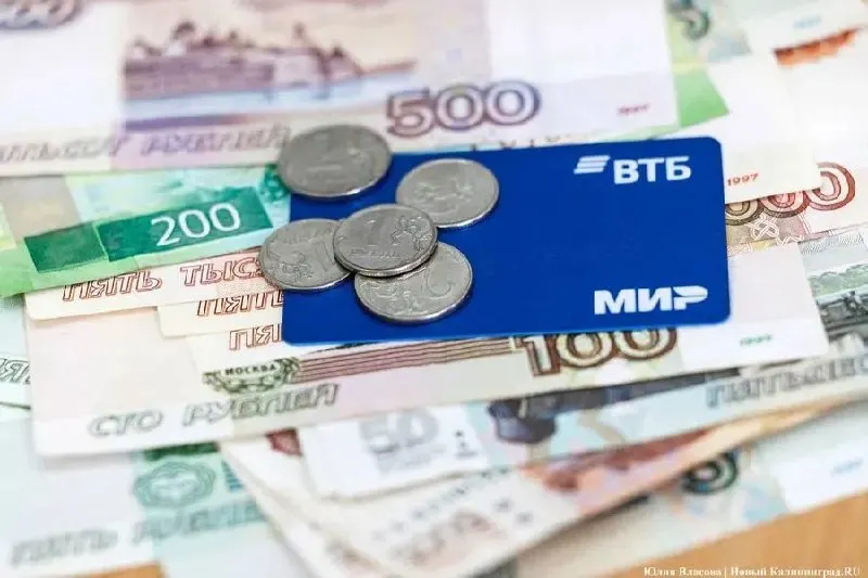 Банк России сообщил о полной готовности крупных банков к запуску новой формы национальной валюты; ожидается массовое внедрение цифрового рубля, который даст клиентам доступ к кошелькам, депозитам и кредитам.