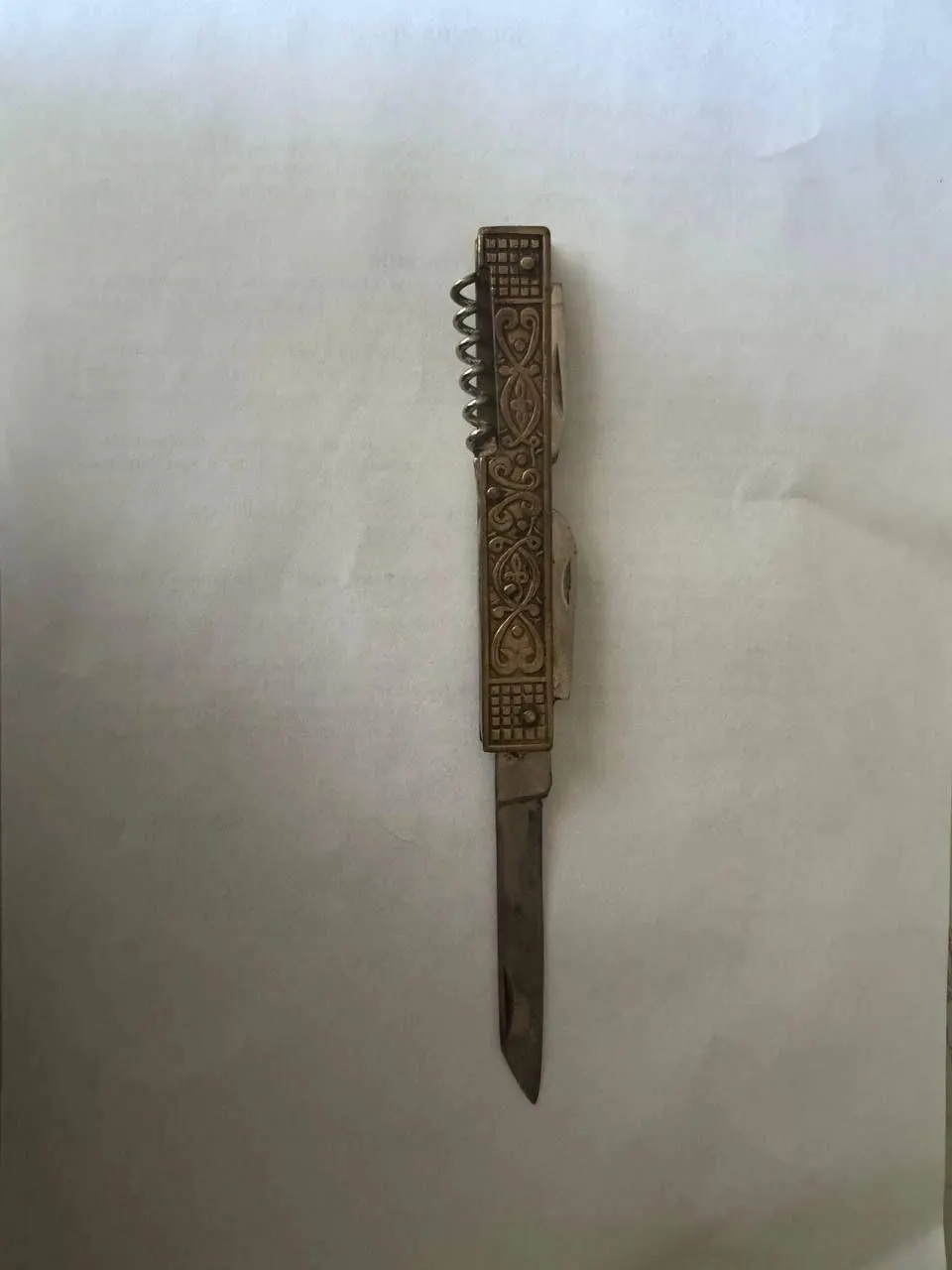 На входе районного суда у мужчины нашли складной нож; нарушителю выписали протокол за несоблюдение распоряжения судебного пристава.