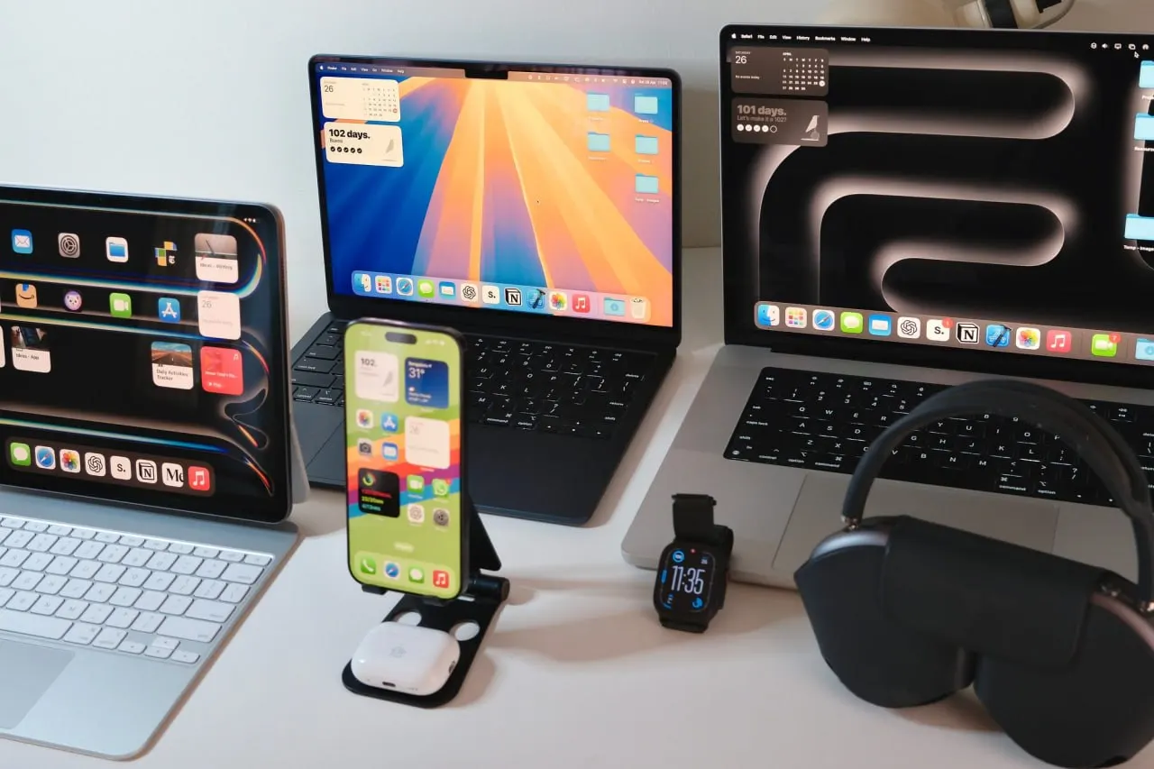 Антимонопольная служба заявила, что Apple частично выполнила требование, разрешив выбор российского поисковика по умолчанию, но не выполнила предустановку MAX и RuStore на iOS; за нарушение грозит штраф.
