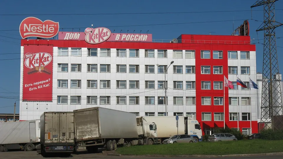 Обсуждается возможность временного управления активами Nestlé в России: компания имеет шесть производственных площадок, а стоимость активов оценивается в диапазоне 130–170 млрд рублей.