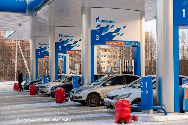 Компания отменяет лимиты на заправки в нескольких регионах России, позволяя заправляться в любом объёме с оплатой после заправки.