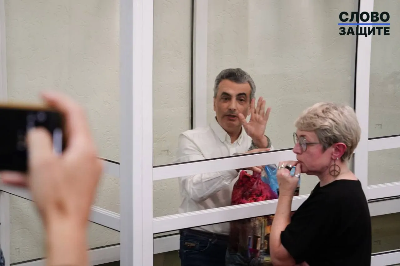 Решение суда вызвало волну откликов известных политиков и правозащитников, которые квалифицировали его как политически мотивированное и расправу над свободой слова; призывы к вниманию к делу.