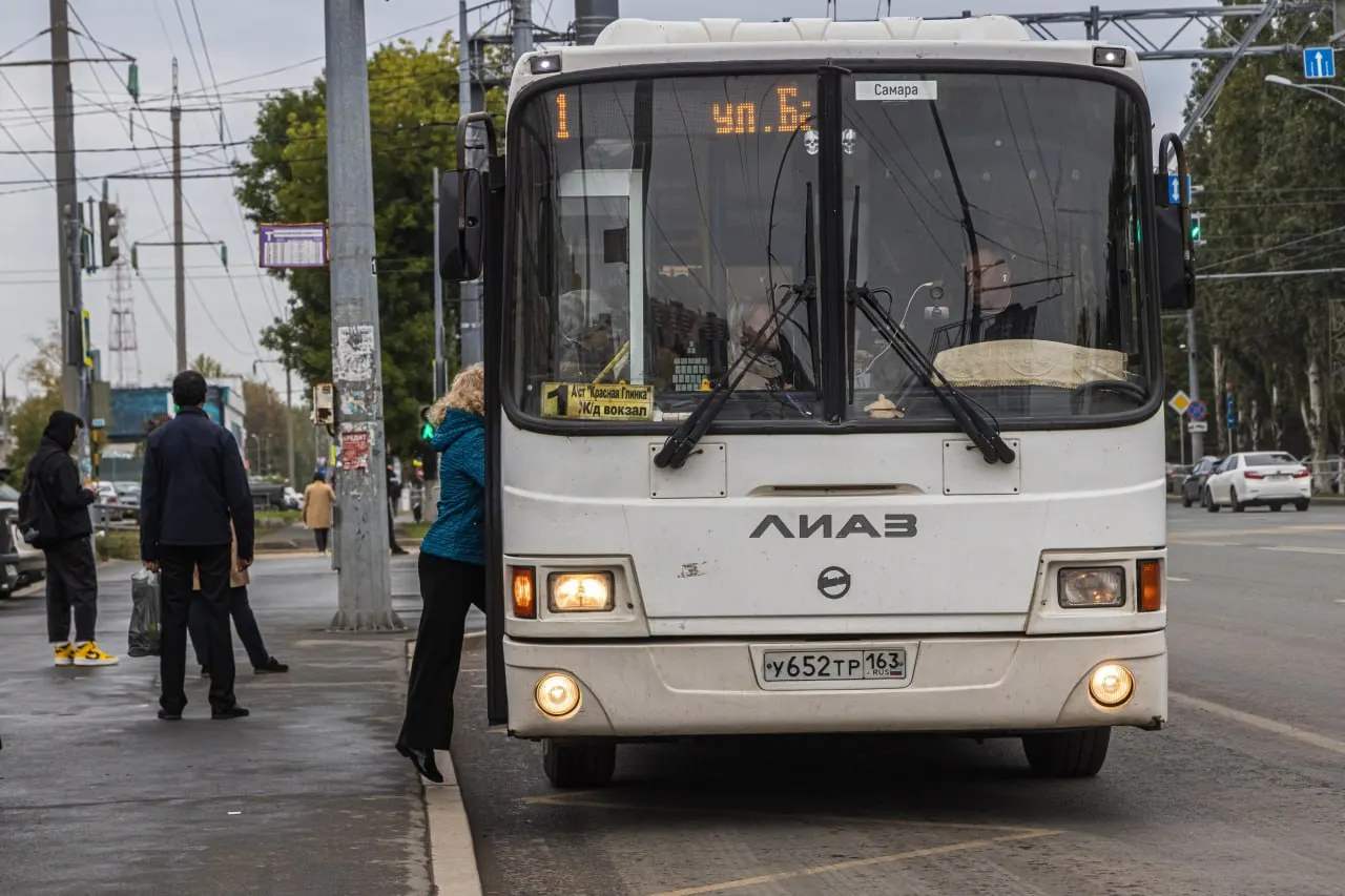 16 августа в Самаре усилят работу автобусов из‑за матча между Крылья Советов и Динамо (Махачкала) на стадионе Самара Арена: автобусы №1 и №67 будут заходить на территорию арены с 15:00 до 18:00 и с 20:00 до 21:00; дополнительно усилят работу всех маршрутов в районе арены.
