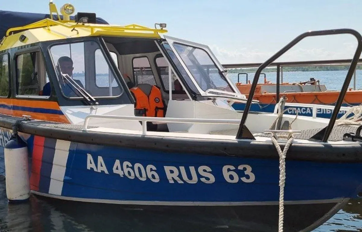На Волге двое мужчин начали тонуть: одного спасли и привели в сознание после реанимации, второго spасти не удалось.