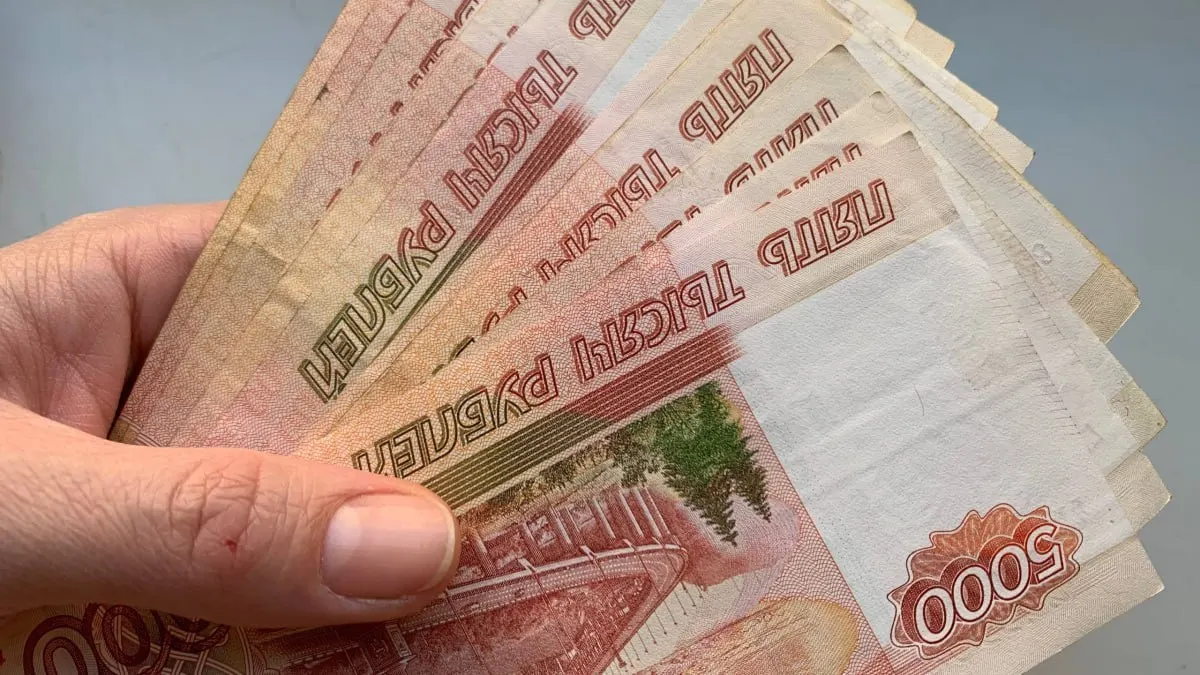 В Октябрьском районном суде Самары вынесли приговор мужчине, организовавшему мошенническую схему по продаже билетов по заниженным ценам через онлайн-объявления; ущерб — 327,5 тысяч рублей.